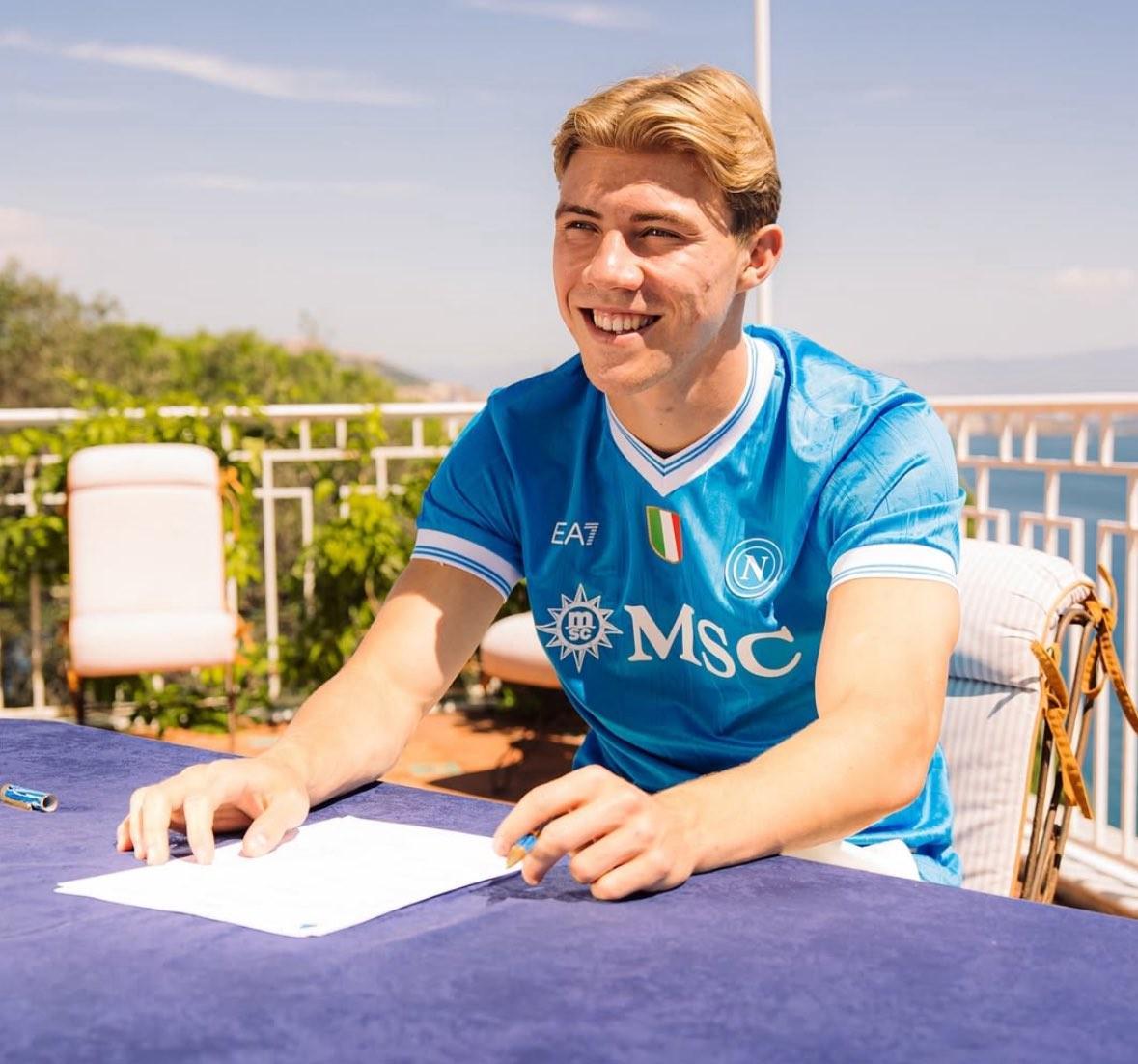 mk体育官网-罗马诺：霍伊伦合同中有8500万欧解约条款，2027年夏天开始生效