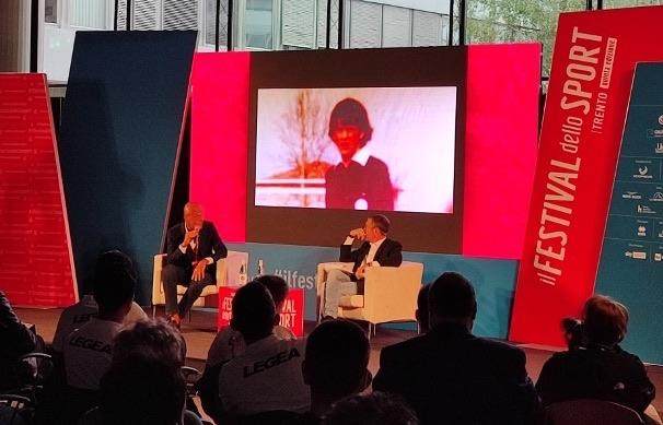 mk体育官网-科里纳：裁判不可能不犯错 VAR也应与时俱进