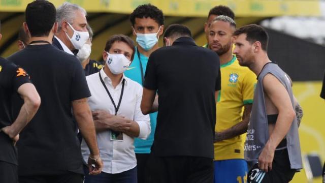 mk体育-巴阿战中断该如何收场？阿媒：FIFA可能明年做决定